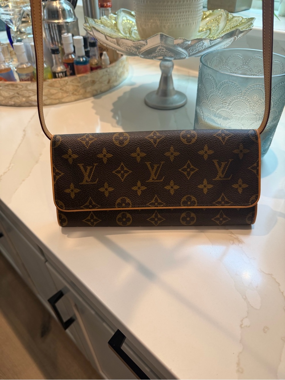 Authentic Louis Vuitton Monogram GM Crossbody - Picture 3 of 4